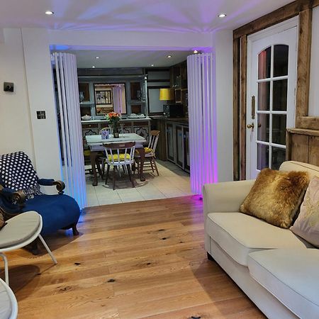 Seaside Hideaway St Leonards Apartment เฮสติงส์ ภายนอก รูปภาพ