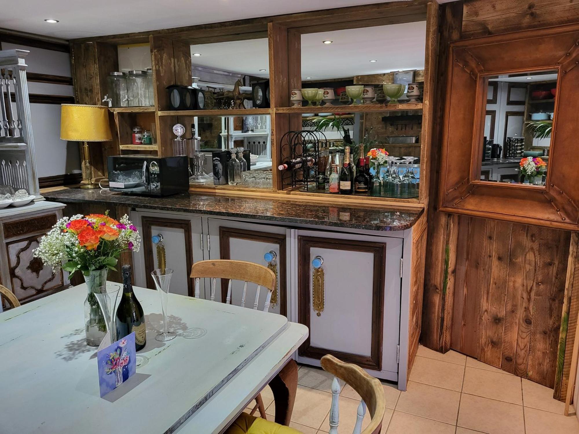 Seaside Hideaway St Leonards Apartment เฮสติงส์ ภายนอก รูปภาพ