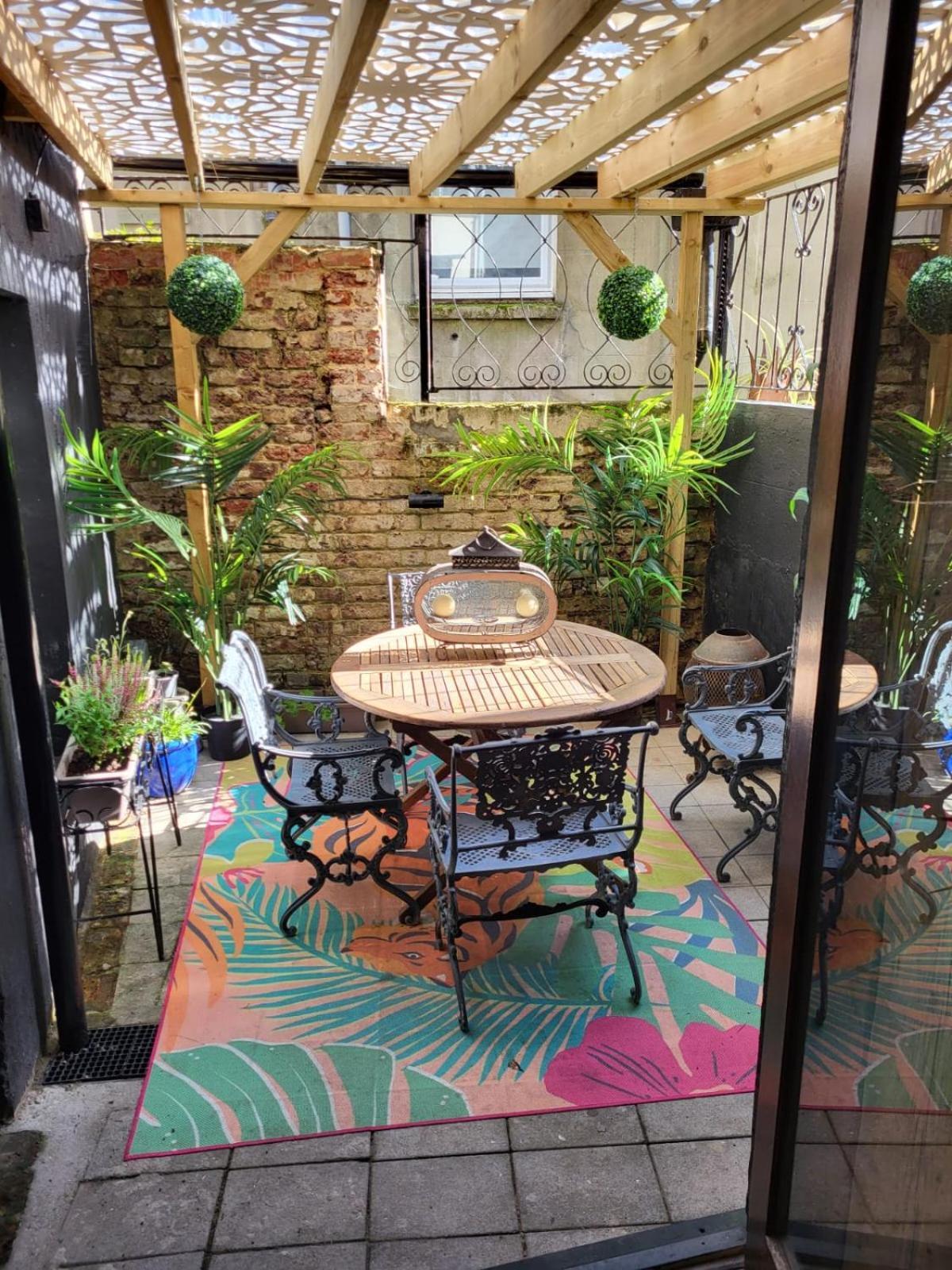 Seaside Hideaway St Leonards Apartment เฮสติงส์ ภายนอก รูปภาพ